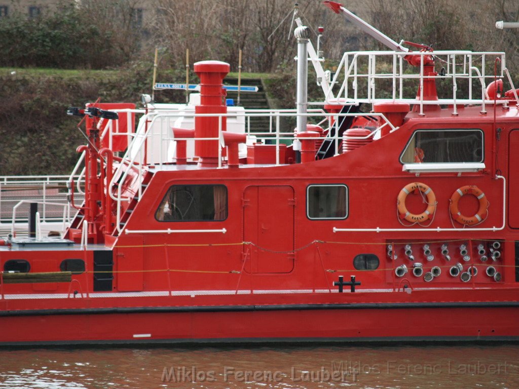 Feuerloeschboot 10-2      P111.JPG